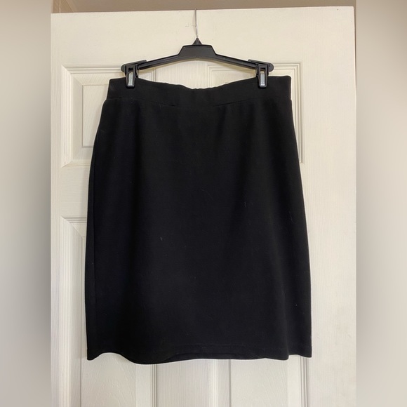 Black Skirt - Picture 1 of 3